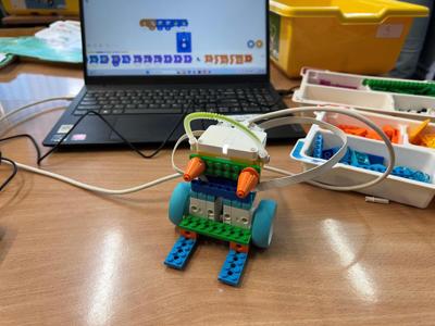 Robot pomocnik