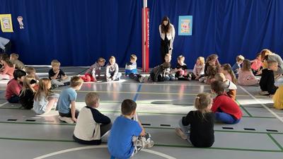 Pasowanie na świetliczaka 2024 kl. 1b Znamy swoje imiona -zabawa