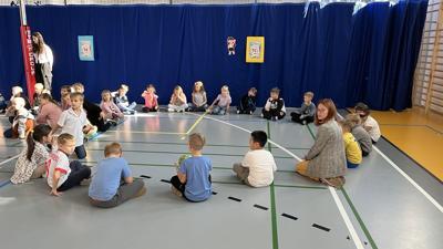 Pasowanie na świetliczaka 2024 kl. 1c Znamy swoje imiona -zabawa