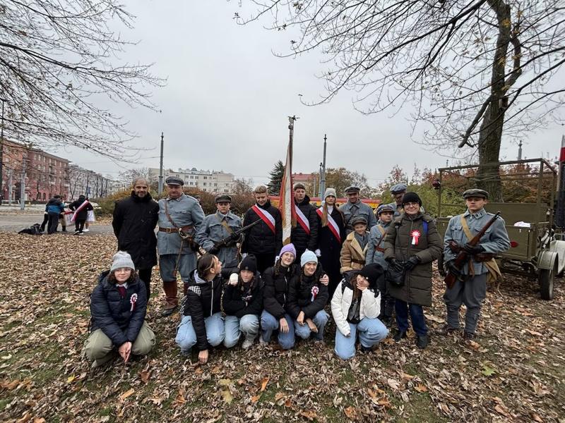 DZIELNICOWE OBCHODY NARODOWEGO ŚWIĘTA NIEPODLEGŁOŚCI NA PLACU GABRIELA NARUTOWICZA
