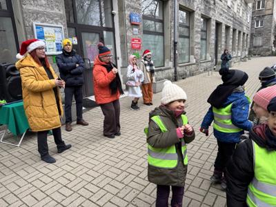 3. Wszyscy wołamy św Mikołaja, bo choinki już ubrane!