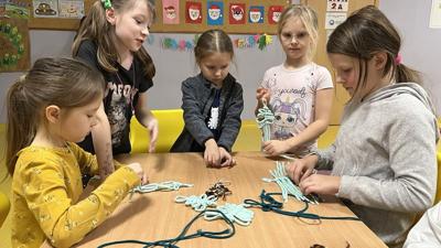Warsztaty świąteczne Marysia i wyplatanie choinki