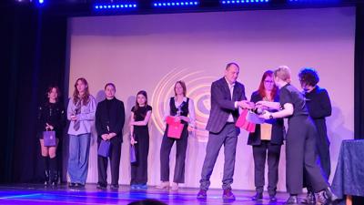 Nasze uczennice też na podium po nagrody. VIII Wojewódzki Przegląd Spektakli Profilaktyczych _Lusterlo_