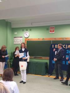 Anna Zwierzchoń z klasy 7b - wyróżnienie w konkursie 20 lat polski w Unii Europejskiej