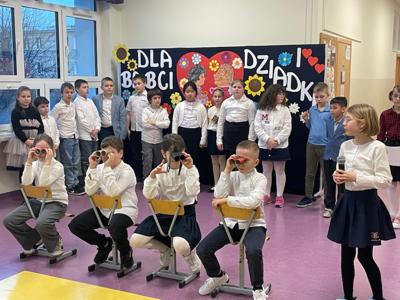 Obserwacja przez lornetkę