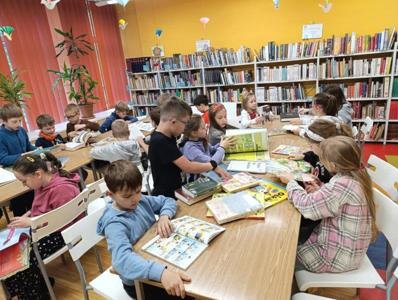 W bibliotece (3)