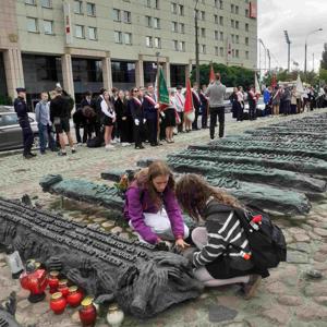 DELEGACJA NASZEJ SZKOŁY W OBCHODACH 86.ROCZNICY AGRESJI SOWIECKIEJ NA POLSKĘ