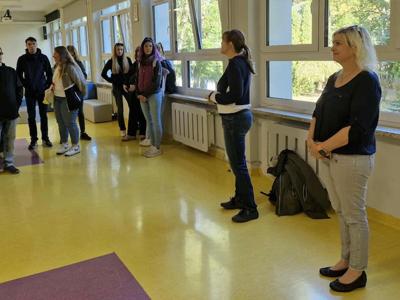 24.10.2025 Wizyta studentów z Niemiec, powitanie przez Panią Dyrektor Małgorzatę Różańską2