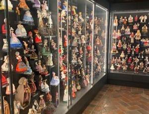 WIZYTA KLASY 1B I 1C W MUZEUM DOMKÓW DLA LALEK, GIER I ZABAWEK