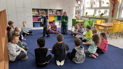 Dzieci z Przedszkola w SP 264 - świetlica  (02)