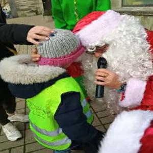 2... Sw. Mikołaj z przedszkolakiem.