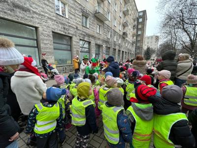 9...Elfy mają pełne ręce roboty