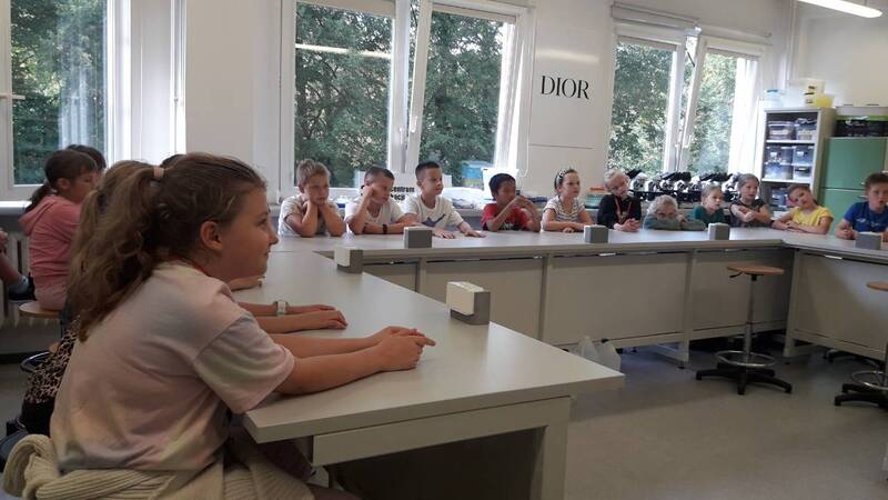 POZNAJEMY ZASADY BEZPIECZNEJ PRACY W LABORATORIUM