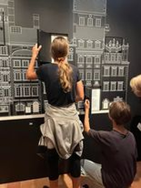 JEDNA ULICA, KILKA JĘZYKÓW-JAK ŻYLI WARSZAWIACY W WIELOKULTUROWYM MIEŚCIE?