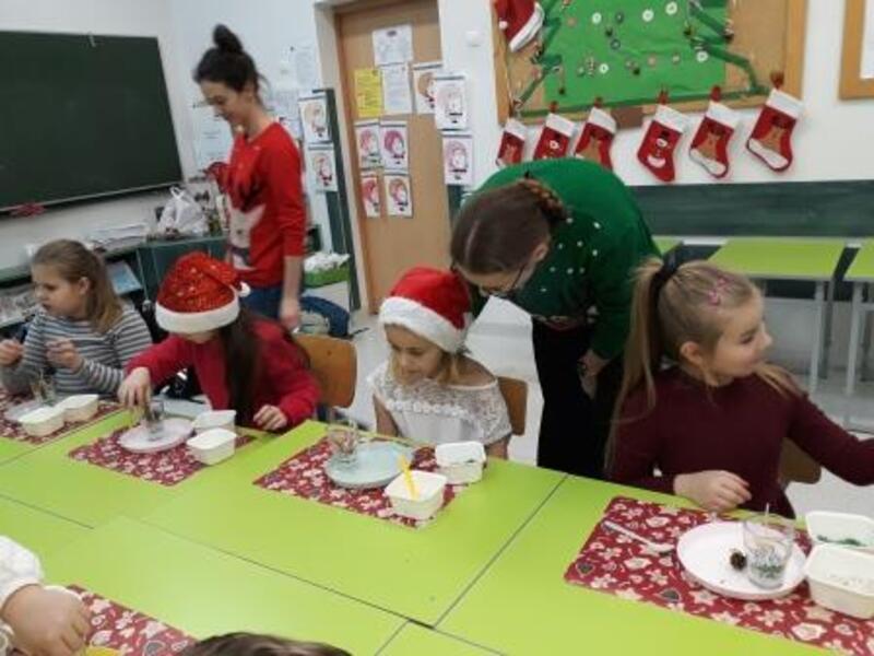 ŚWIĄTECZNE SPOTKANIE W KLASIE 2B