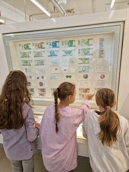 Poszukiwanie banknotów i monet o wskazanym wyglądzie