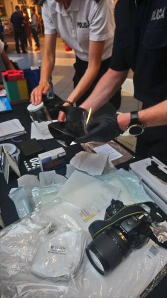 Zabezpieczanie śladów daktyloskopijnych