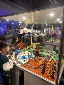 WYCIECZKA KLASY 2C NA WYSTAWĘ LEGO NA PGE NARODOWYM