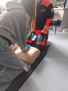 NAUKA PIERWSZEJ POMOCY ZE STUDENTAMI RATOWNICTWA MEDYCZNEGO