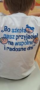 Upominek od Rady Rodziców - pamiątkowa koszulka.