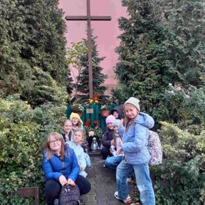 UCZNIOWIE KOŁA HISTORYCZNEGO UCZCILI PAMIĘĆ BOHATERÓW