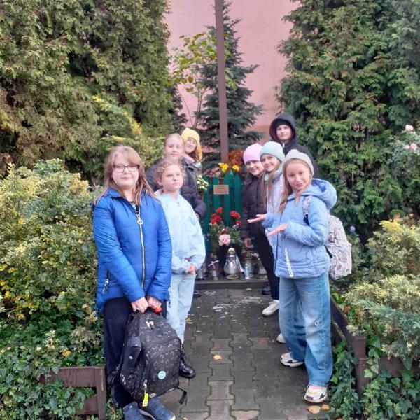 UCZNIOWIE KOŁA HISTORYCZNEGO UCZCILI PAMIĘĆ BOHATERÓW