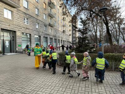 8...Taneczny korowód z Elfami