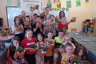 Kreatywne warsztaty „Ogródek Krasnoludka” w klasach 1-3 z okazji „Dnia Ziemi”