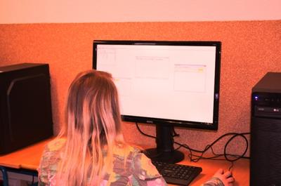 Wyposażenie pracowni geodezji wspomaganej komputerowo
w pomoce dydaktyczne.