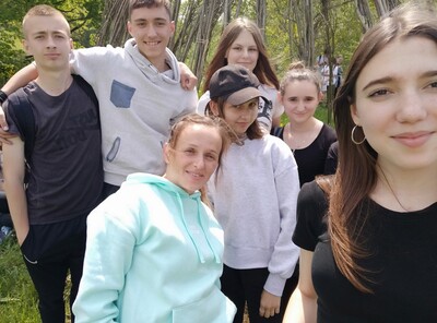 uczestnicy rajdu na trasie
