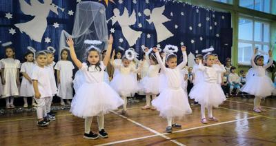 Przedszkolne Jasełka 🎄Dziękujemy przedszkolakom oraz ich nauczycielkom za cudowny występ, który dost