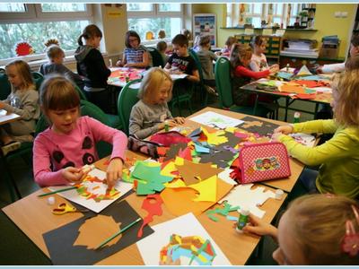 Mali artyści przy pracy.