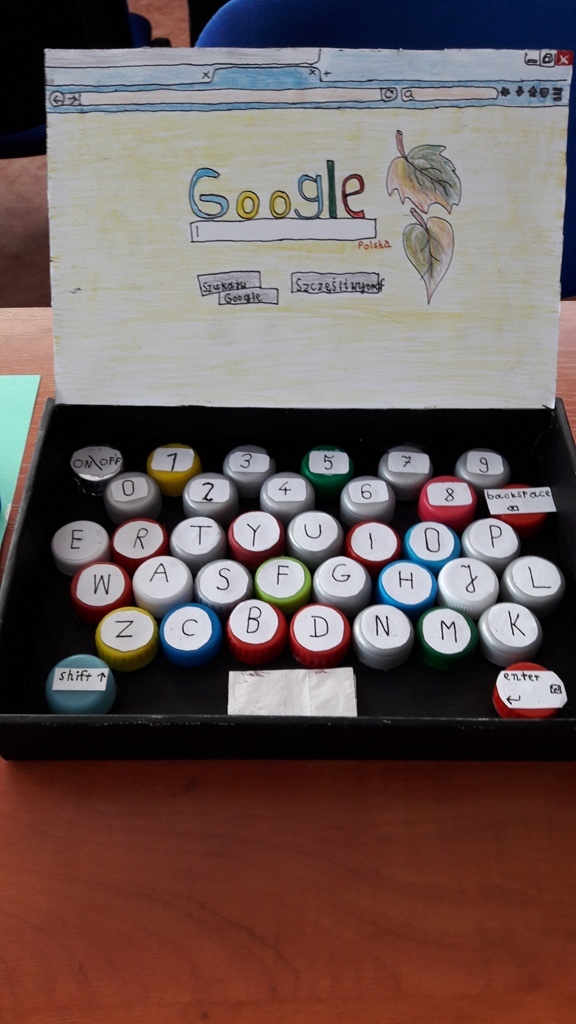 Makieta laptopa z materiałów wtórnych