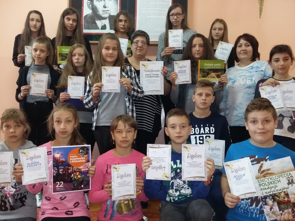 Nagrodzeni uczniowie w konkursie "Pszczoła to skarb"