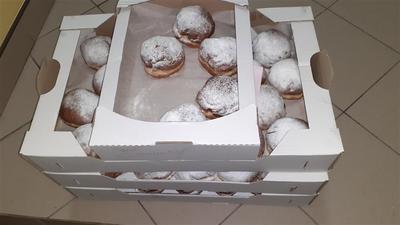 Pączki gotowe do spozycia.