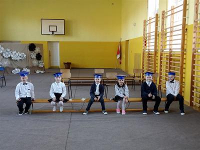 Ślubowanie uczniów klasy I szkoły podstawowej - uroczysta akademia.