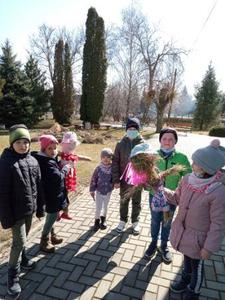 Dzieci klas 1-3 SP w trakcie realizacji projektu „WIOSNA? – NA ZDROWIE!”