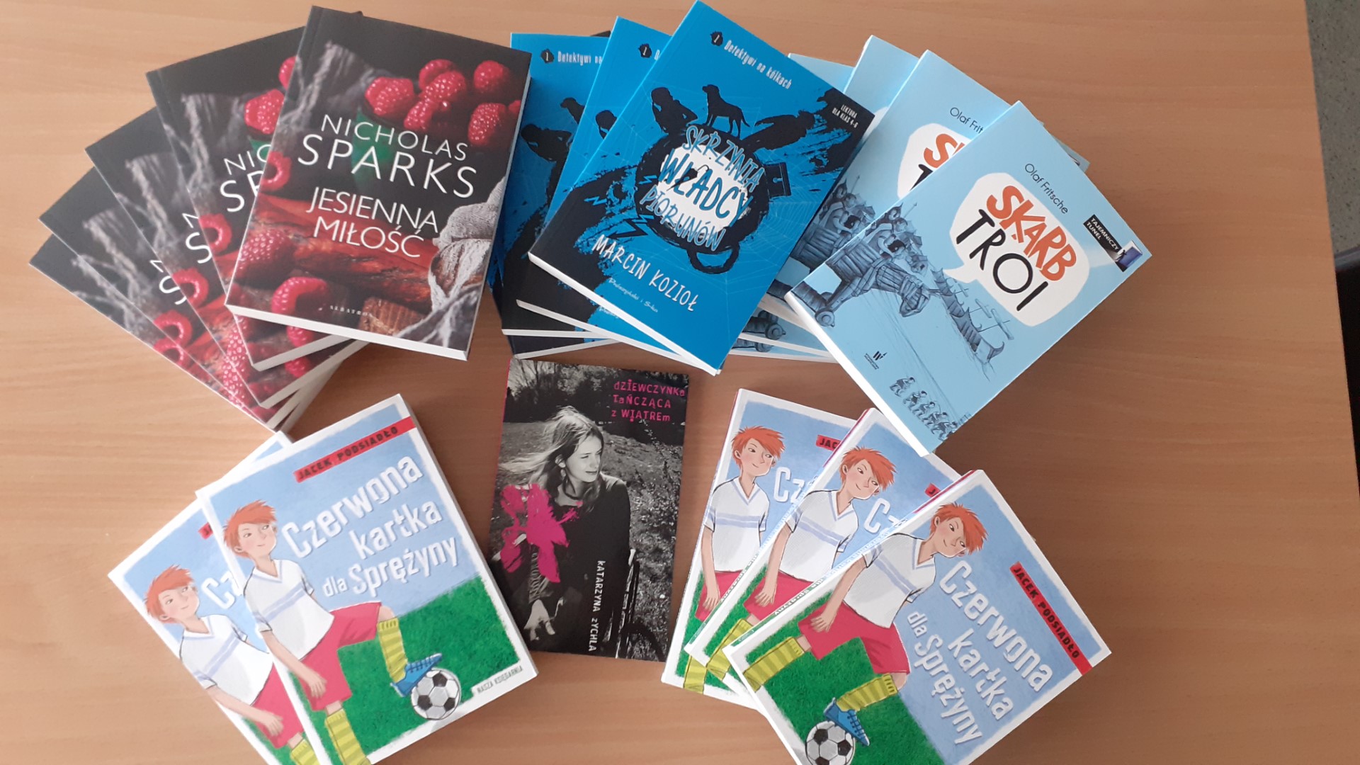"SAMORZĄD UCZNIOWSKI - DZIAŁAMY WSPÓLNIE” - książki zakupione do biblioteki szkolnej