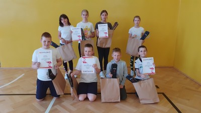 Zdjęcie grupowe uczniów