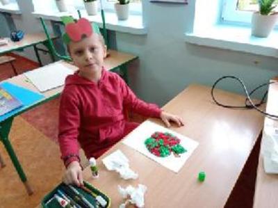 Światowy Dzień Jabłka - uczniowie klasa 1-3 szkoły podstawowej