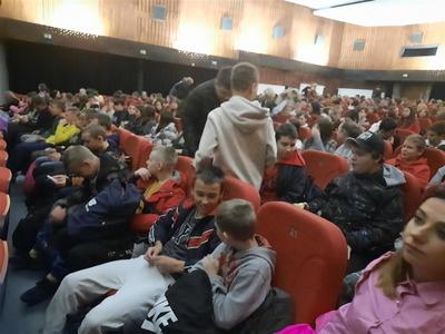 Uczniowie w trakcie spektaklu w CKiP w Kraśniku