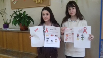  Światowy Dzień Walki z AIDS - uczennice szkoły