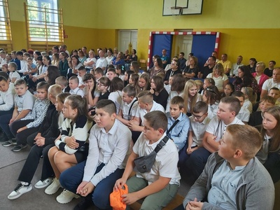 Rozpoczęcie roku szkolnego 2023/2024 - uczniowie i rodzice