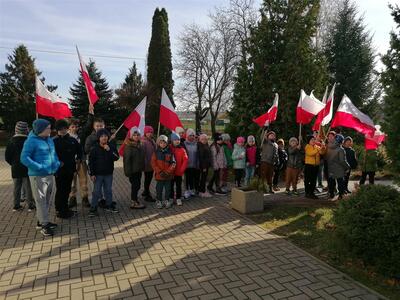 Klasy 1-3 podczas wymarszu na kopiec Józefa Piłsudskiego