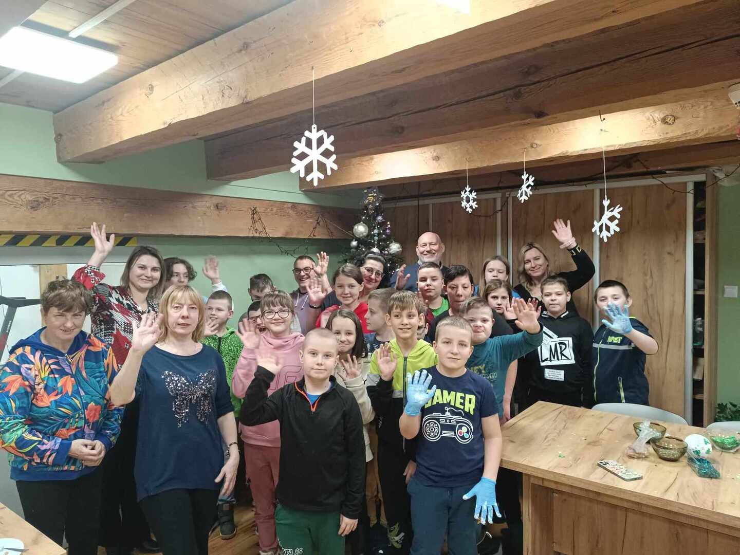 Warsztaty świąteczne klas 4 i 5 przygotowane przez Warsztat Terapii Zajęciowej w Gościeradowie.