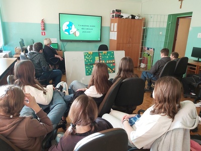 Prezentacje i filmy podczas warsztatów "Eko samorząd uczniowski"