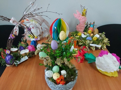 Palmy, pisanki i stroiki w wykonaniu naszych uczniów.