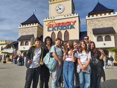 Wyjazd do Energylandii - grupa uczniów z klasy 7
