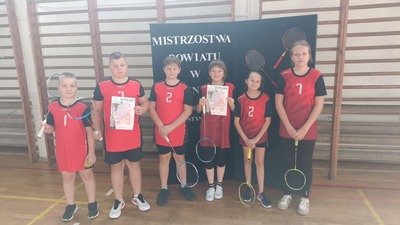 Sukcesy w Mistrzostwach Powiatu w Badmintonie dzieci i młodzieży