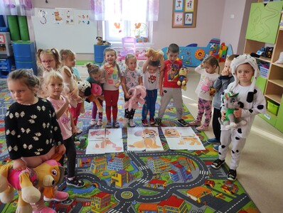 Dzień Kundelka w przedszkolu - zdjęcie zbiorowe